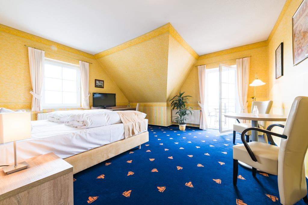 Hotel Boddenhus Garni Zingst Exterior photo