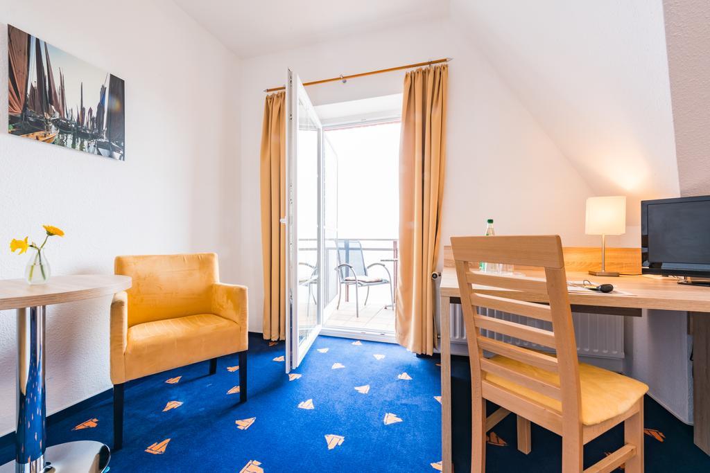 Hotel Boddenhus Garni Zingst Exterior photo