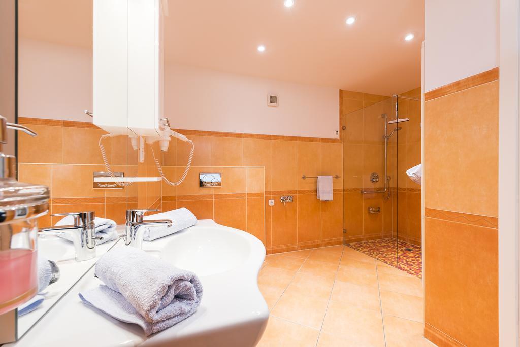 Hotel Boddenhus Garni Zingst Exterior photo